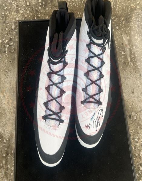 Ticaret Bakanlığı, Michael Jordan İmzalı Spor Ayakkabıları 5 Milyon Liraya İhaleye Çıkardı